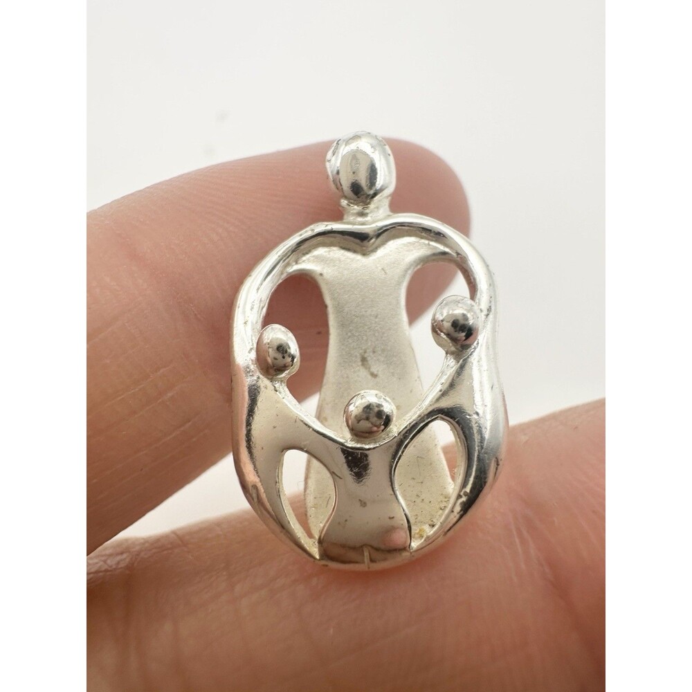 925 Sterling Silver Carolyn Pollack family pendant with three children